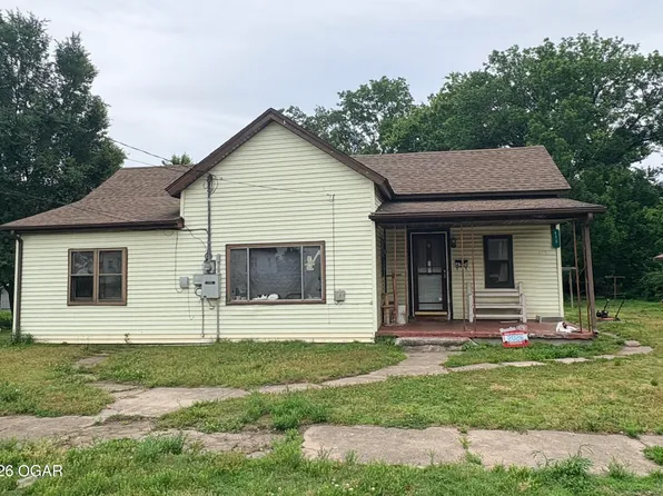 425 N Fountain St, Carterville, MO 64835