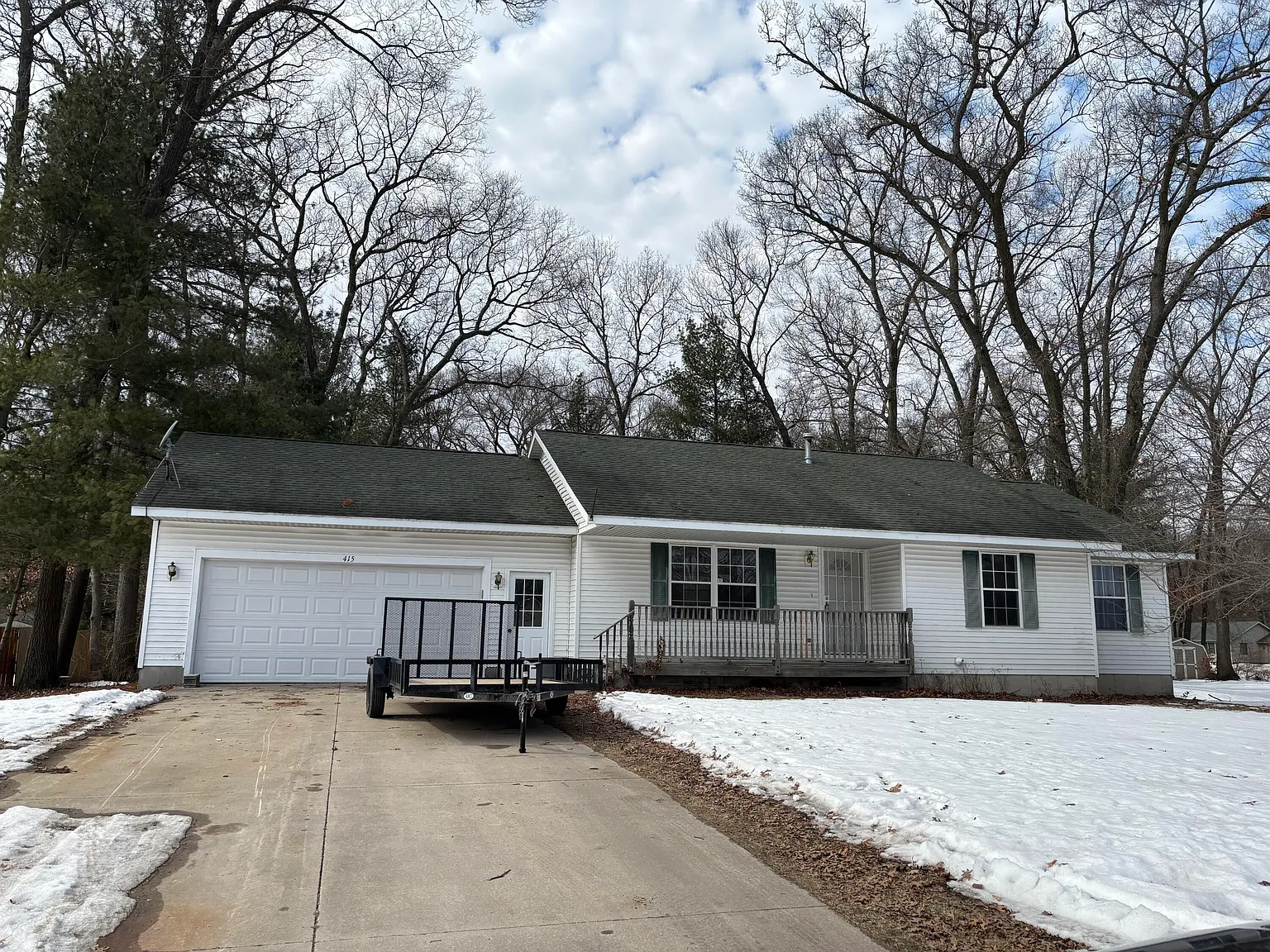 415 Escanaba Ln photo 1