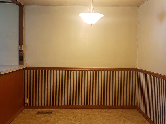 4th image of 525 E Jackson St