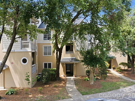 2nd image of 18009 Kings Point Dr