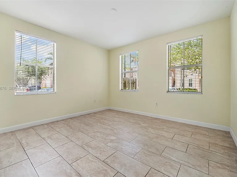 230 SE 29th Ave #1 — Photo 10