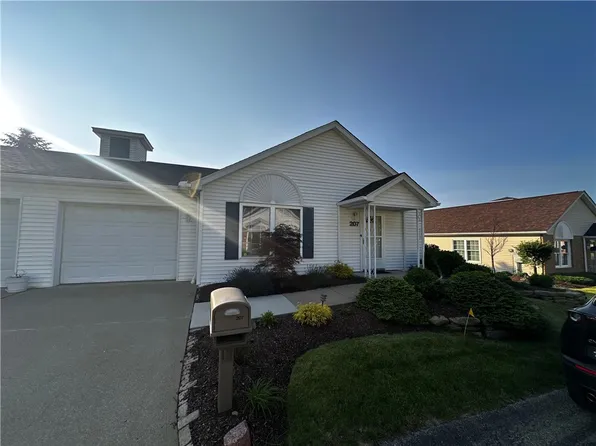 207 Village Ct, Washington, PA 15301