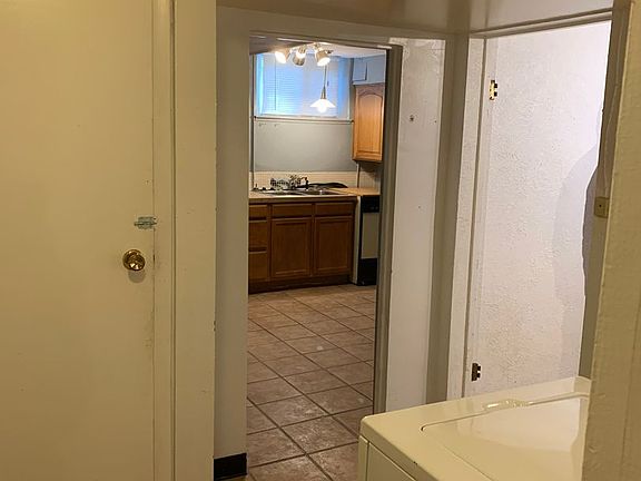 5th image of 1422 W Oak St