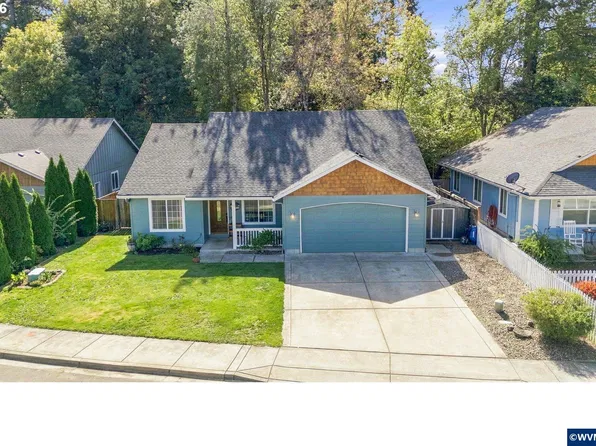 25252 Corky Ln, Veneta, OR 97487