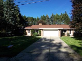 4292 W Pinewood, Higgins Lake, MI 48627