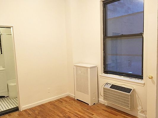 3rd image of 11 E 32nd St APT 8C