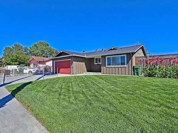 3rd image of 1610 Honeysuckle Dr
