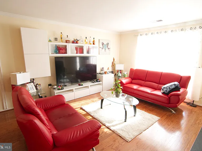 7718B Lexton Pl #102 — Photo 2