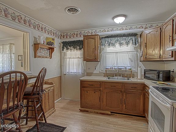 3rd image of 170 Hudson Parkway #A