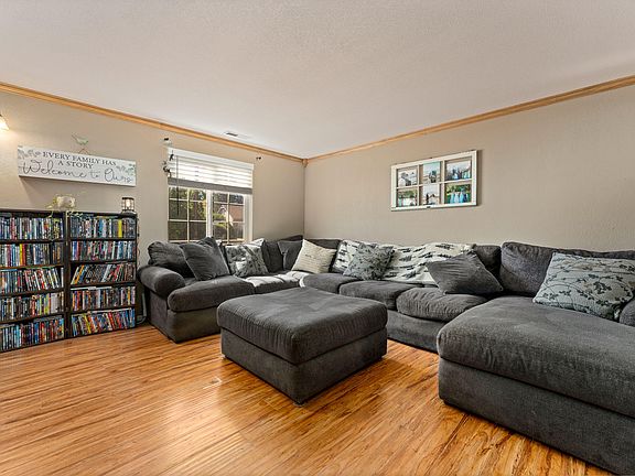 3rd image of 230 W Park St