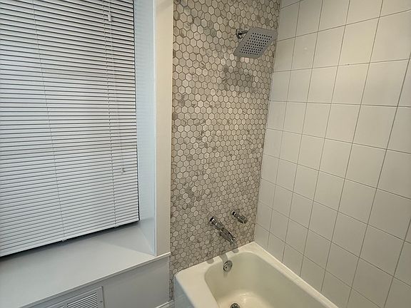 4th image of 1320 N Wicker Park Ave #1G