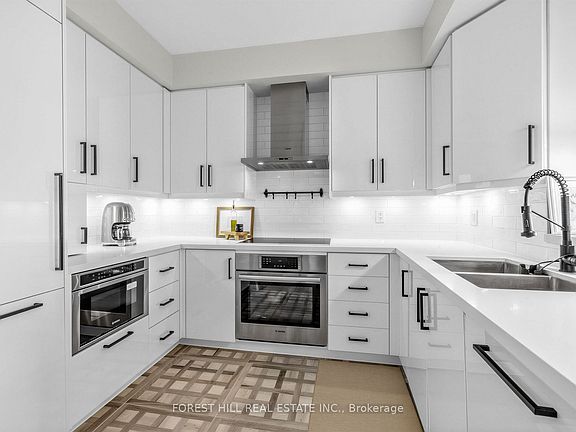 4th image of 1 Clairtrell Rd #1001