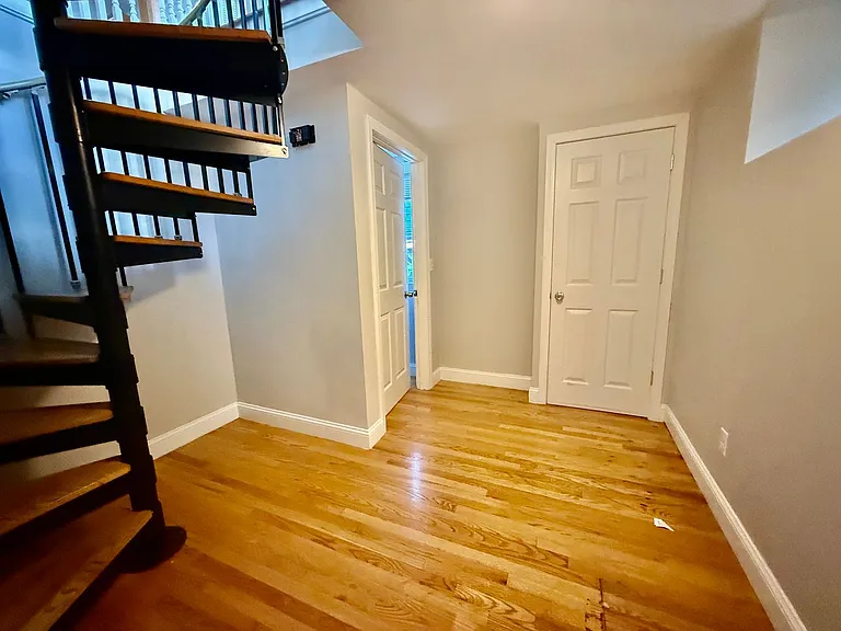 224 Calumet St #1 — Photo 10