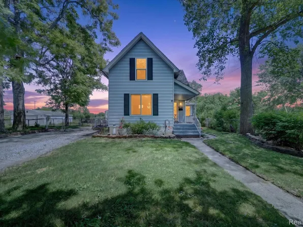 47 Avery St, Mount Clemens, MI 48043