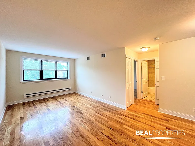 555 W Arlington Pl #308 — Photo 2