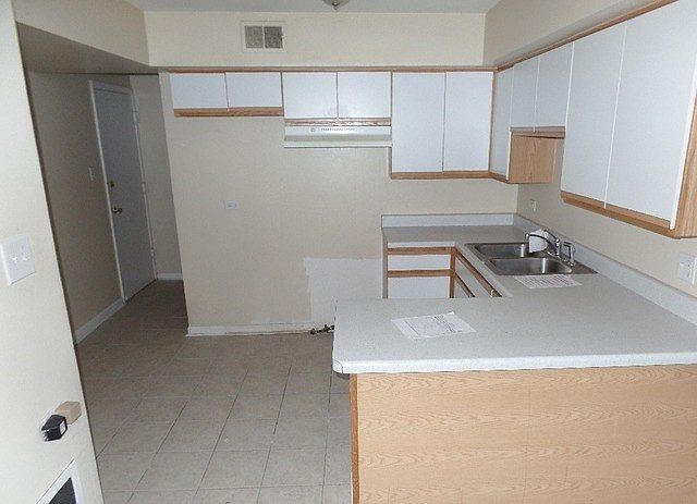 2nd image of 512 N Roberts Dr APT 1E