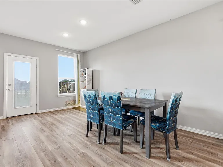 817 Adelyn St — Photo 12