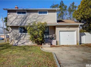 104 Lincoln Ave, Brentwood, NY 11717