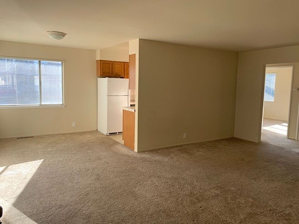 1st image of 2162 Carlmont Dr APT 1