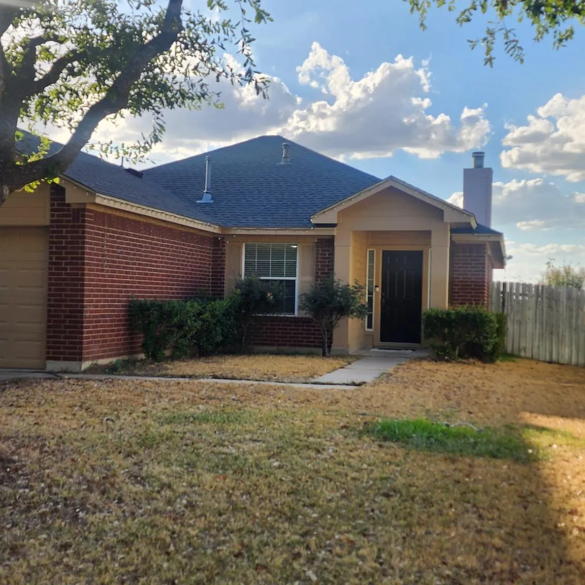 3 bed, 2.0 bath, 1418 sqft, $1,850 — Photo 1