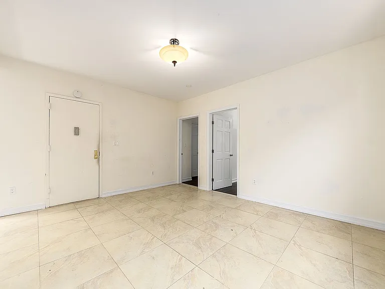 1113 Hancock St #3 — Photo 10