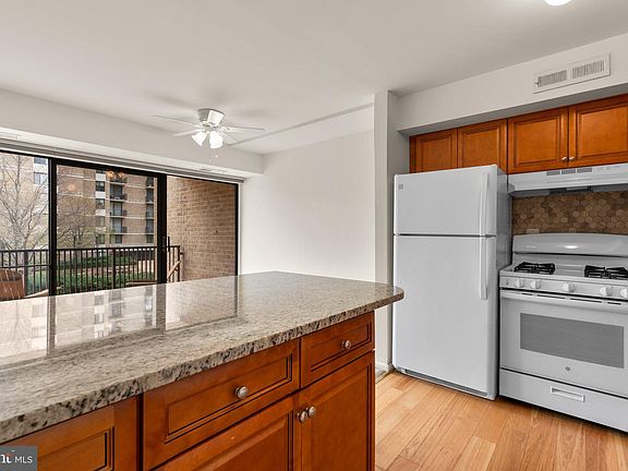 5th image of 18 Monroe St APT 202