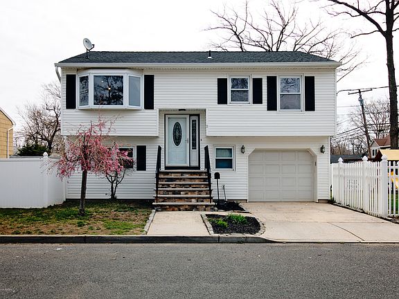 2nd image of 11 Grove St