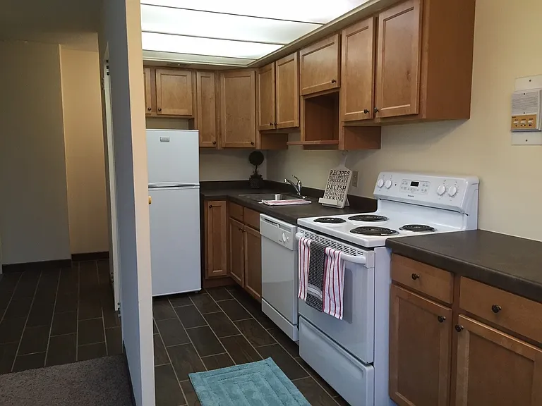2233 N Summit Ave — Photo 28