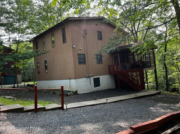 131 Cornwall Pl, Bushkill, PA 18324
