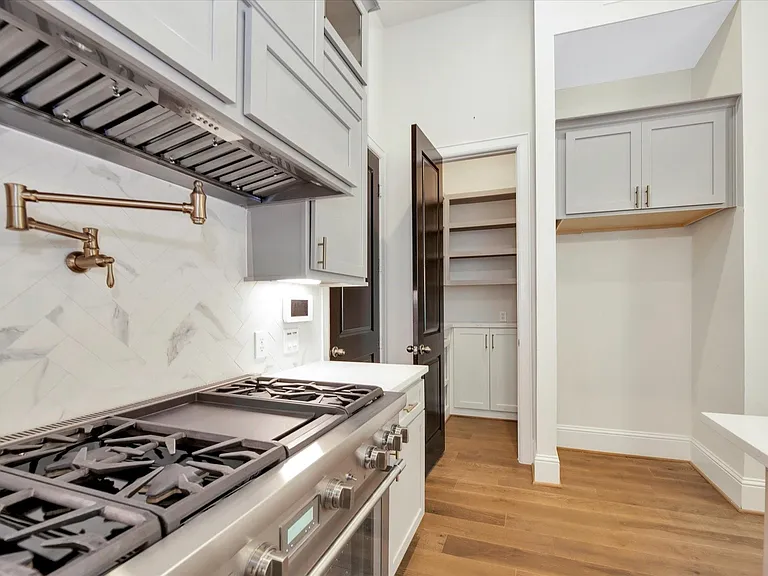 540 W 26th St #A — Photo 10