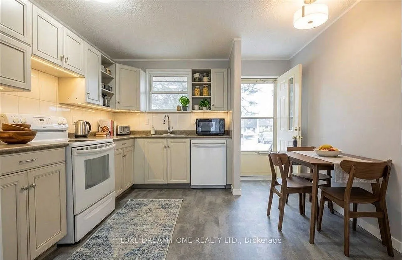 3 bed, $2,100 — Photo 3