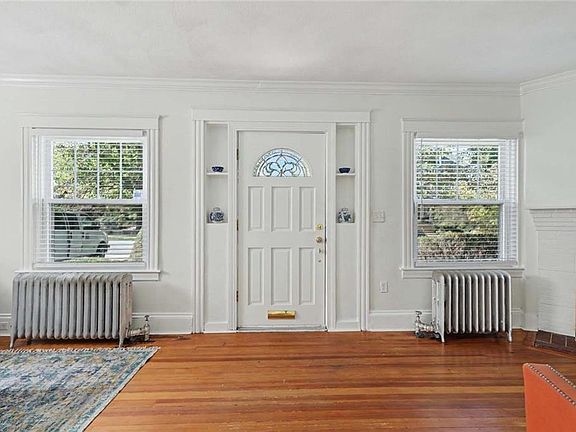 4th image of 95 Lorimer Ave