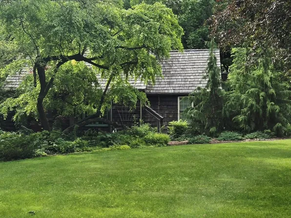 908 Ridgewood Rd, Rockford, IL 61107