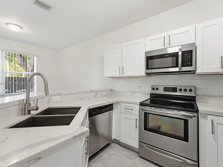 12594 SW 122nd St — Photo 5