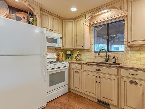 4th image of 2518 W Carson Ln S