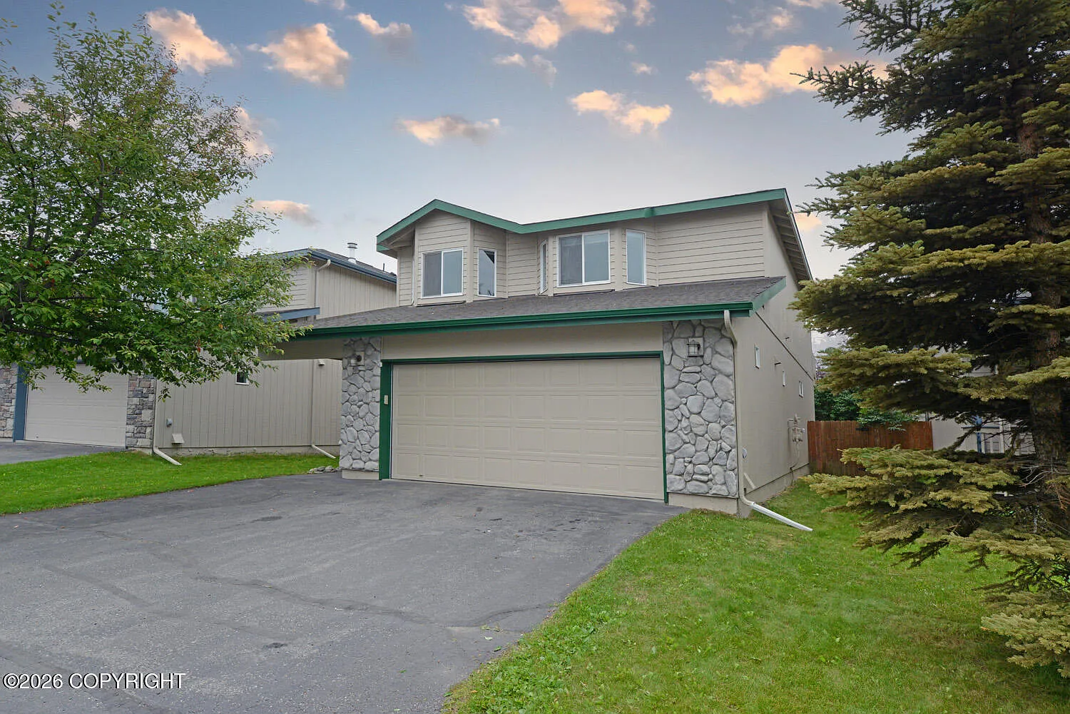 4 bed, 2.5 bath, 1962 sqft, $3,300 — Photo 1
