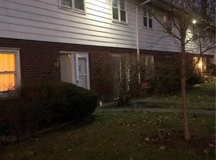 15 Orchard Hts, New Paltz, NY 12561