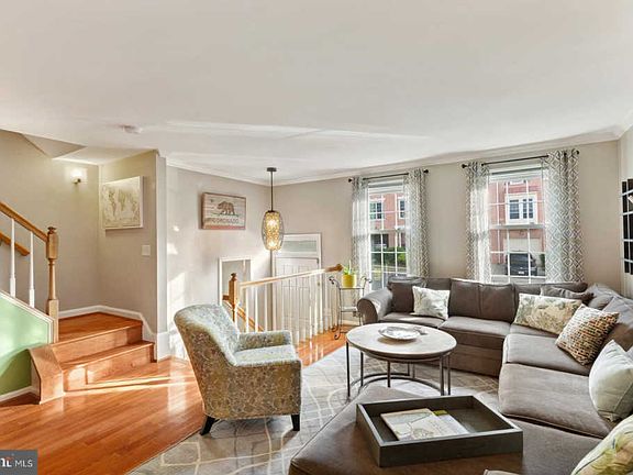 3rd image of 307 S Pickett St