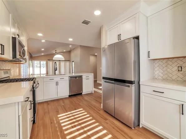 2428 Sterling Heights Dr, Las Vegas, NV 89134