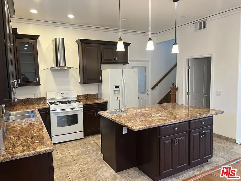 4626 N Noble Ave — Photo 6