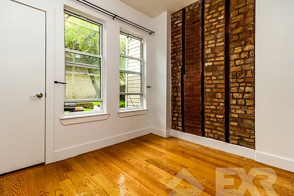 Rented by EXR | media 10