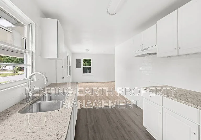 1724 26th St SW — Photo 16