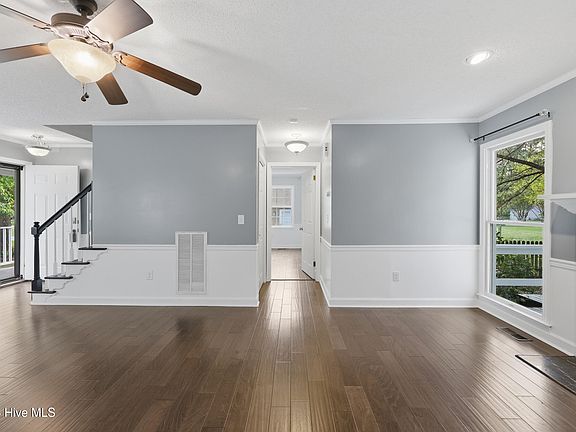 5th image of 1026 Crosswinds Drive