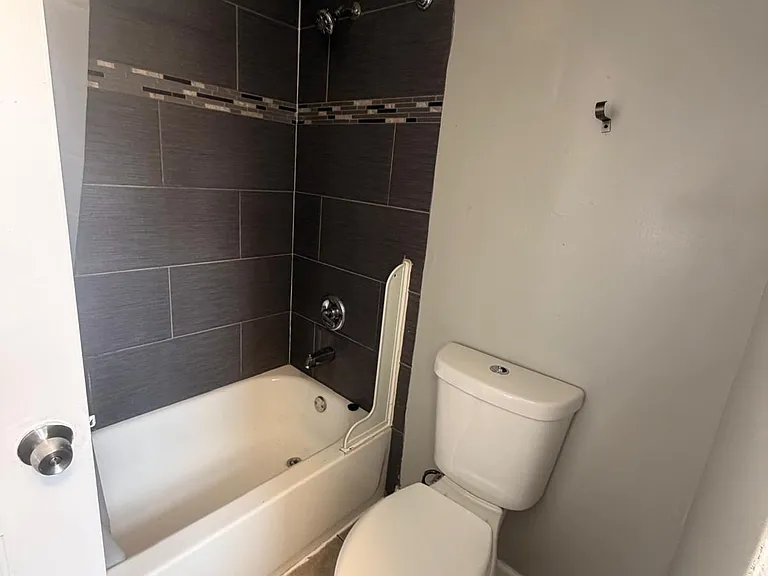 467 Connecticut Ave #C — Photo 3