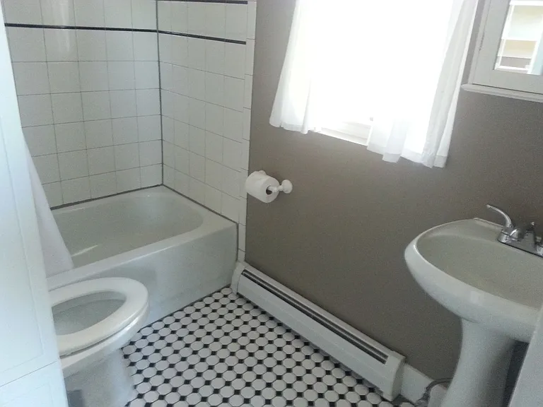 902 S 6th Ave — Photo 7