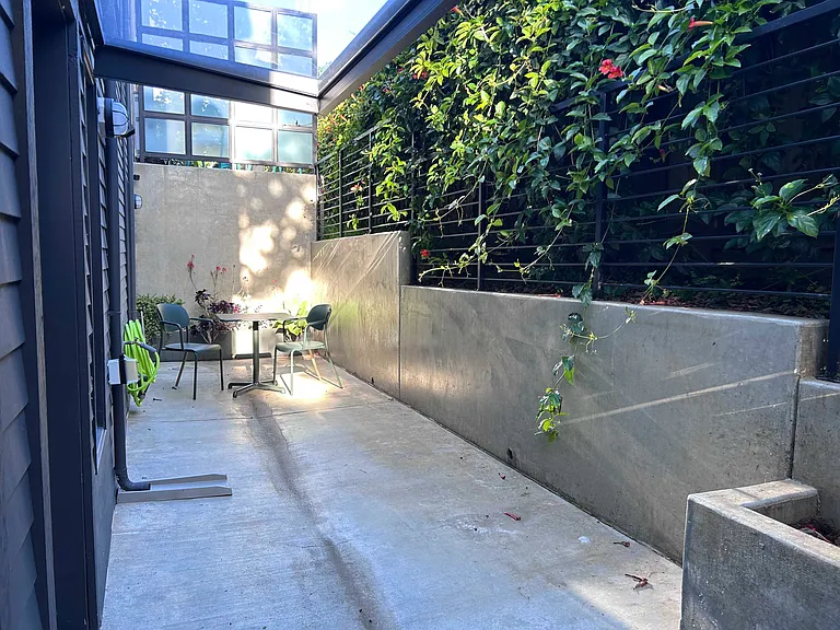 Neilson St — Photo 3