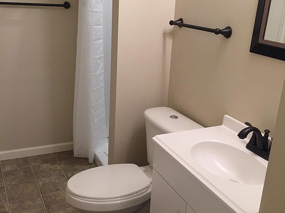 lower level 3/4 bath