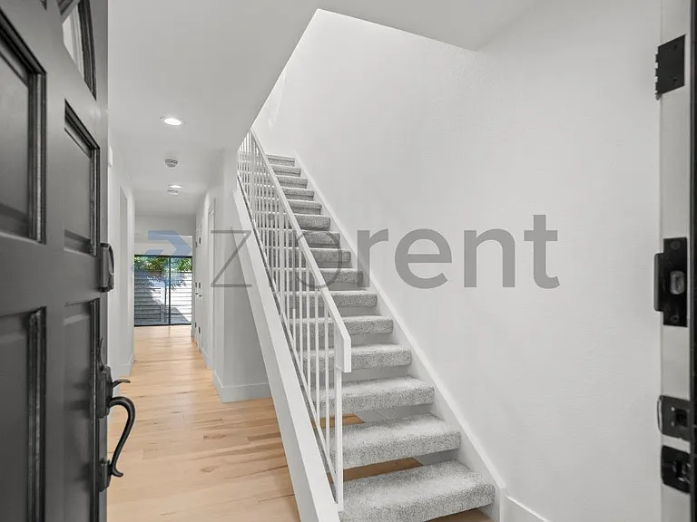 223 Saratoga Ave — Photo 4
