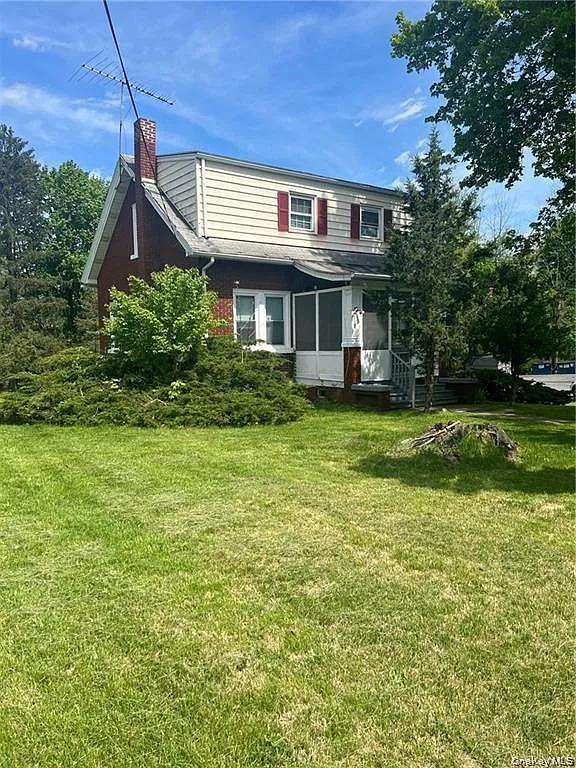 3 bed, 1.5 bath, 1400 sqft, $3,200 — Photo 1