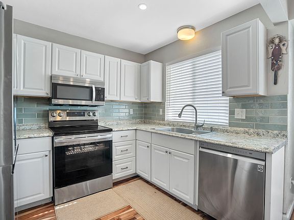5th image of 2625 Plymouth Dr